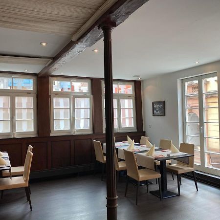 Hotel Loewen Лар Екстериор снимка