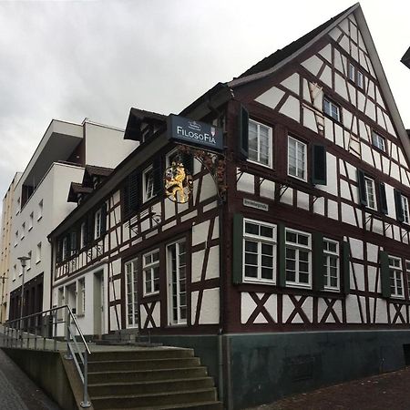 Hotel Loewen Лар Екстериор снимка