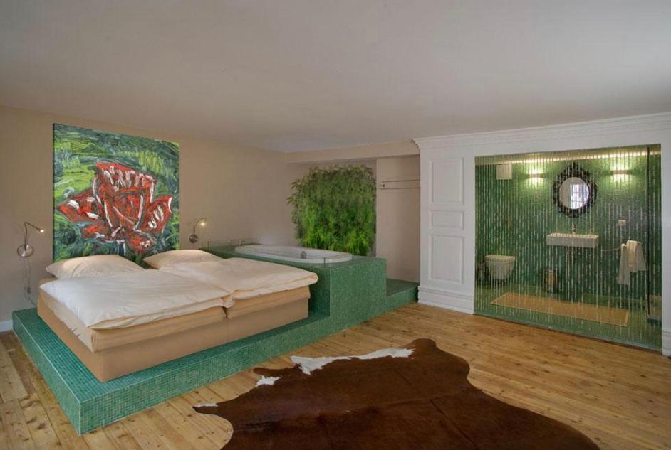 Hotel Loewen Лар Екстериор снимка
