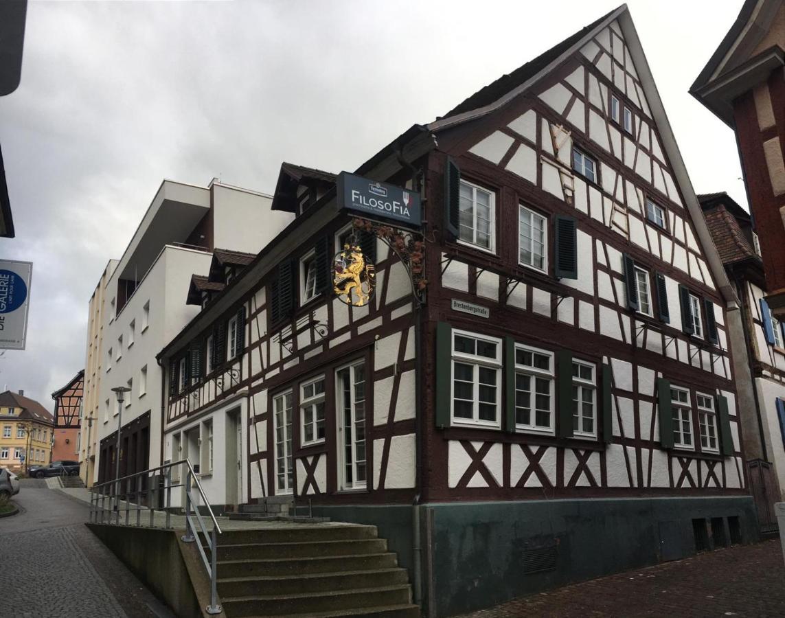Hotel Loewen Лар Екстериор снимка