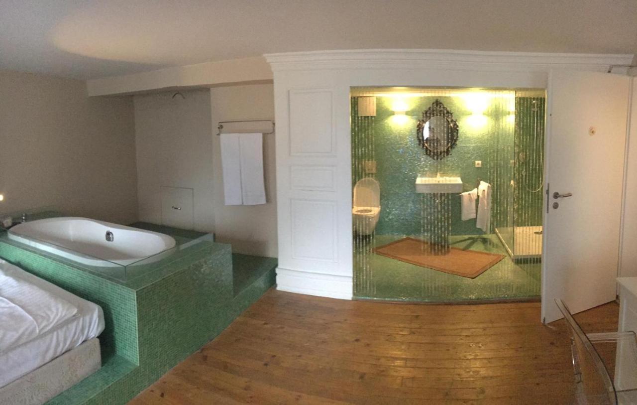 Hotel Loewen Лар Екстериор снимка